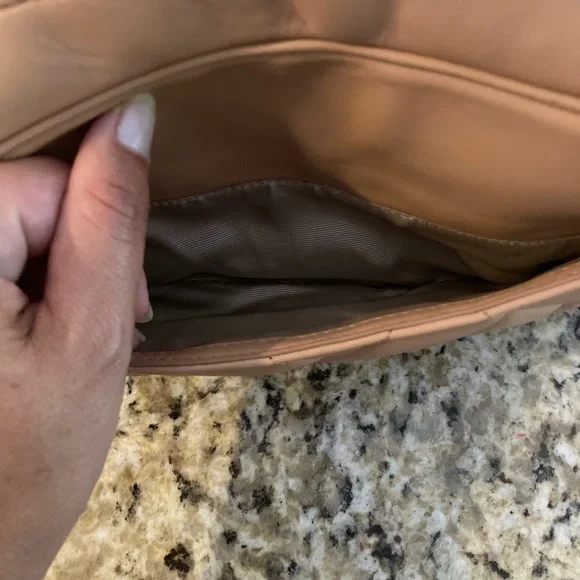 Vince Camuto Quilted Tan Crossbody Bag. EUC. - Picture 5 of 10